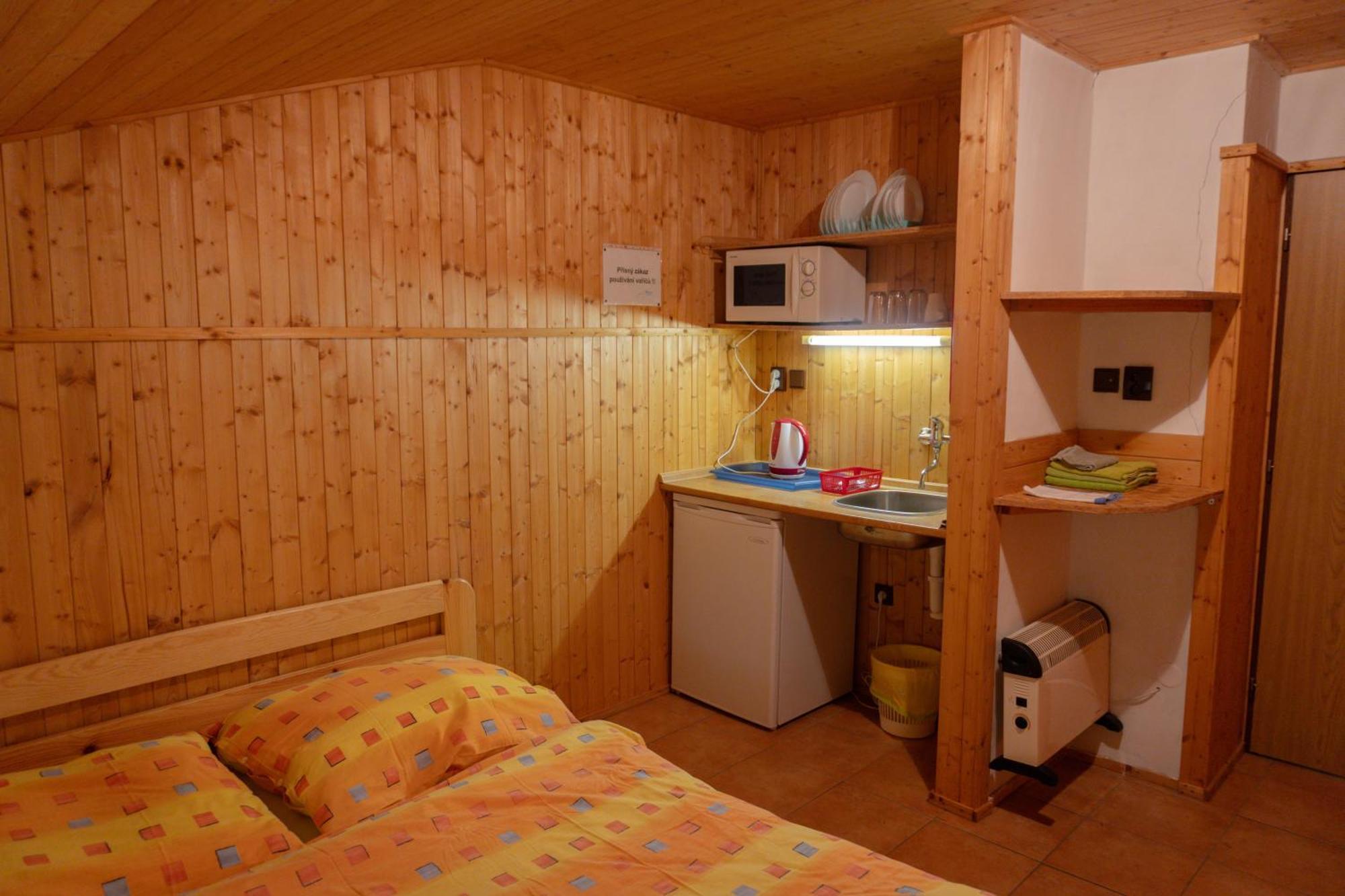 Komáří Louka Nova Olesna Esterno foto